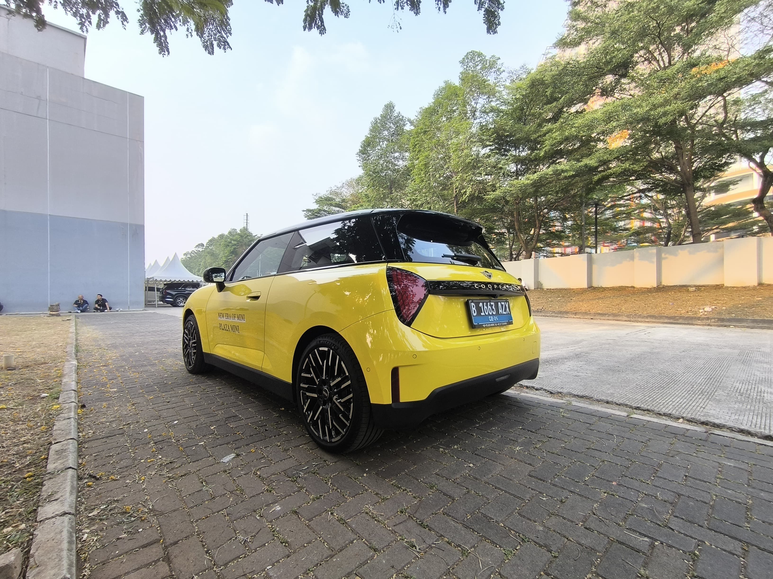 /uploads/1st_Drive_MINI_SE_Rear_View_36974bc825.jpeg
