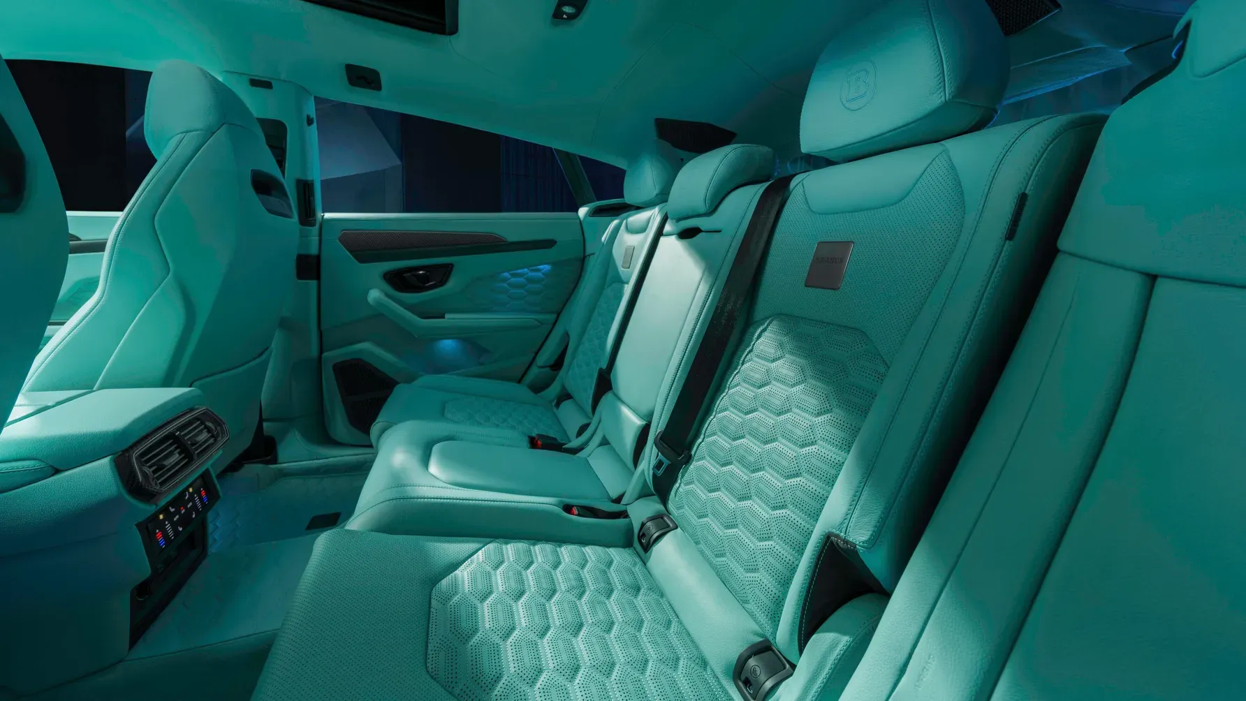 /uploads/BRABUS_900_Lamborghini_Urus_On_Location_64_6b950a6c62.webp