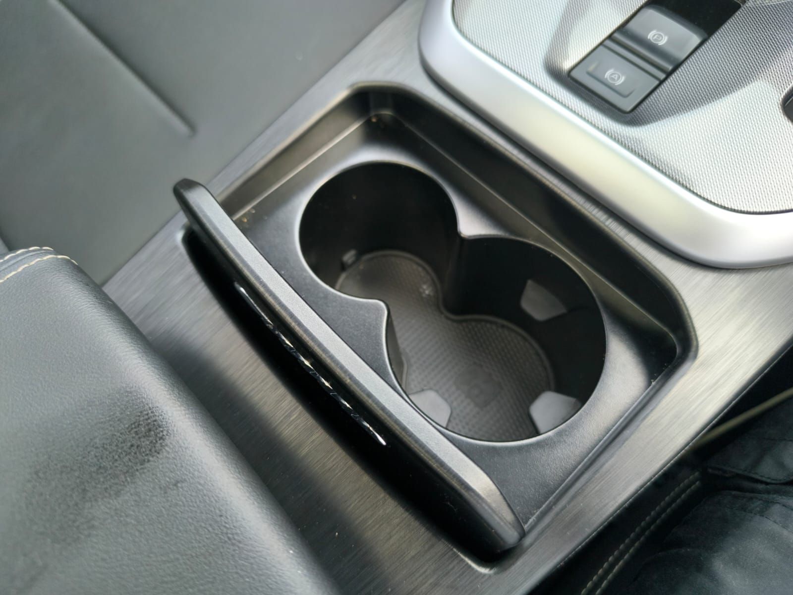 /uploads/Jolion_Cup_Holder_4ae7b86b81.jpeg